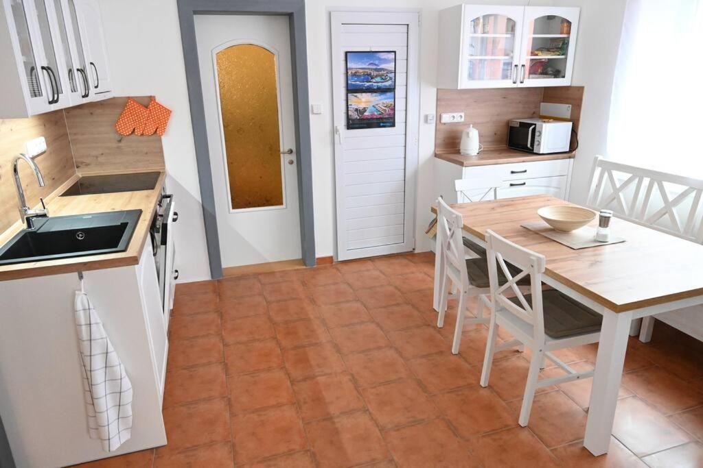 Rodinny Apartman U Broumovskeho Namesti Buitenkant foto